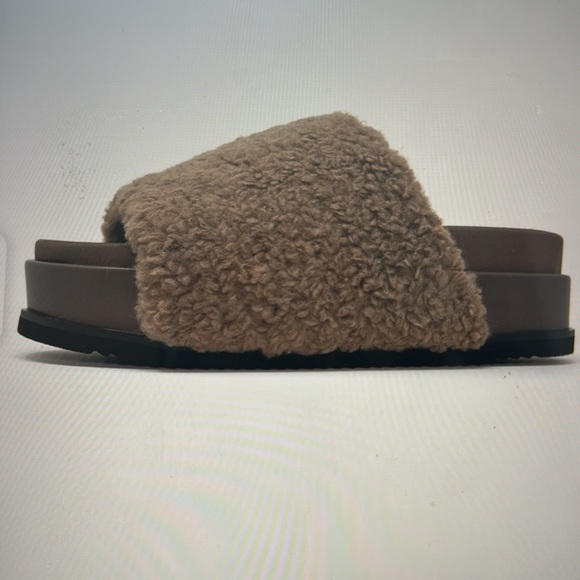 Roam fuzzy platform taupe faux shearling  size 9 excellent condition - Picture 3 of 11